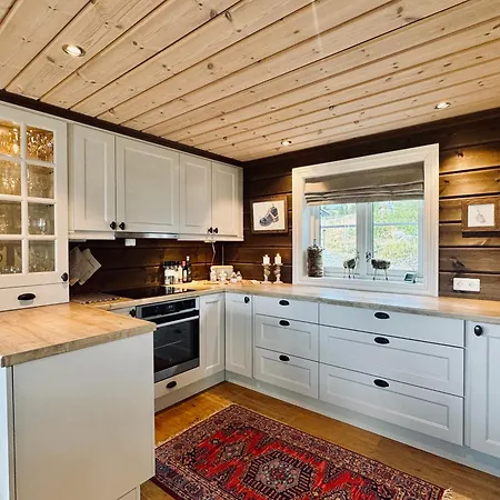 Дом отдыха Spacious In The Mountains